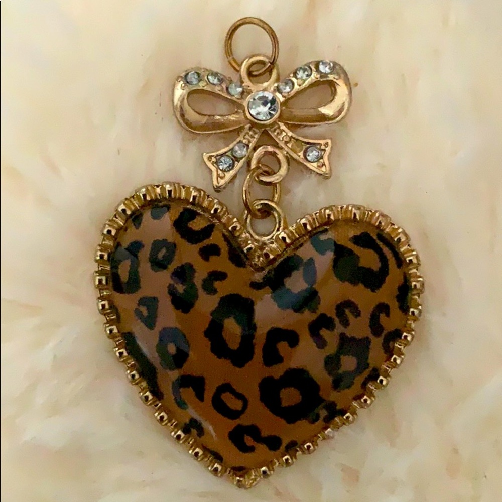 🌺Host pick🌺Vintage animal prints heart bow stone pendant